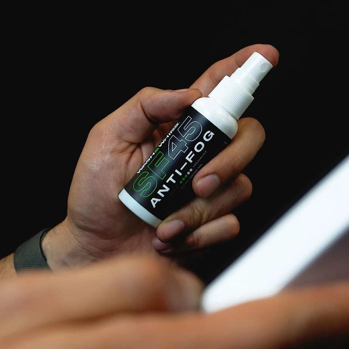 WASH&WHIPS SF45 Anti-Fog spray for car windshields, clear liquid in a spray bottle, designed to prevent fogging and improve visibility