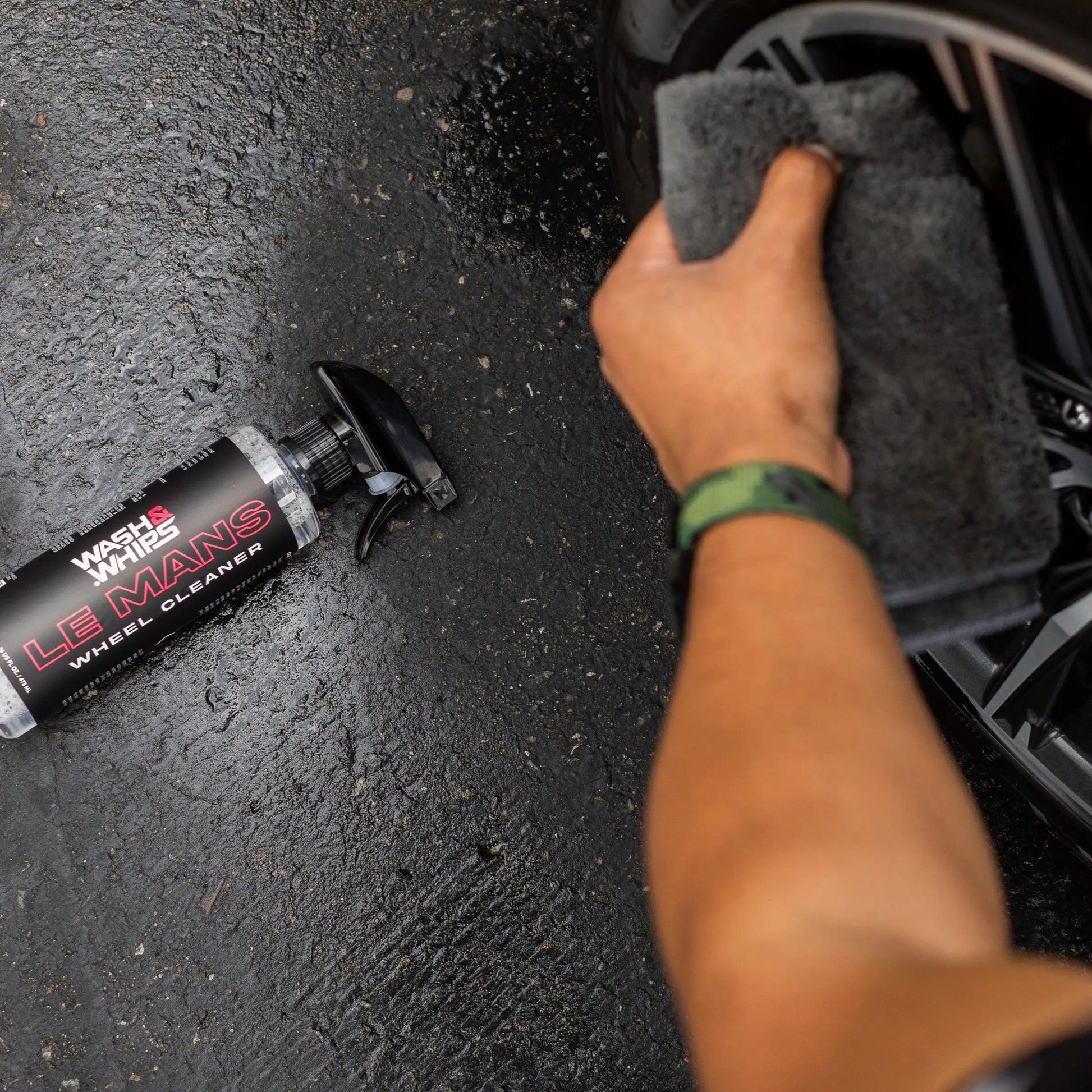 WASH & WHIPS Wheel and Tire Wash & Shine Kit showing bottles and cleaning tools for car wheel and tire cleaning.