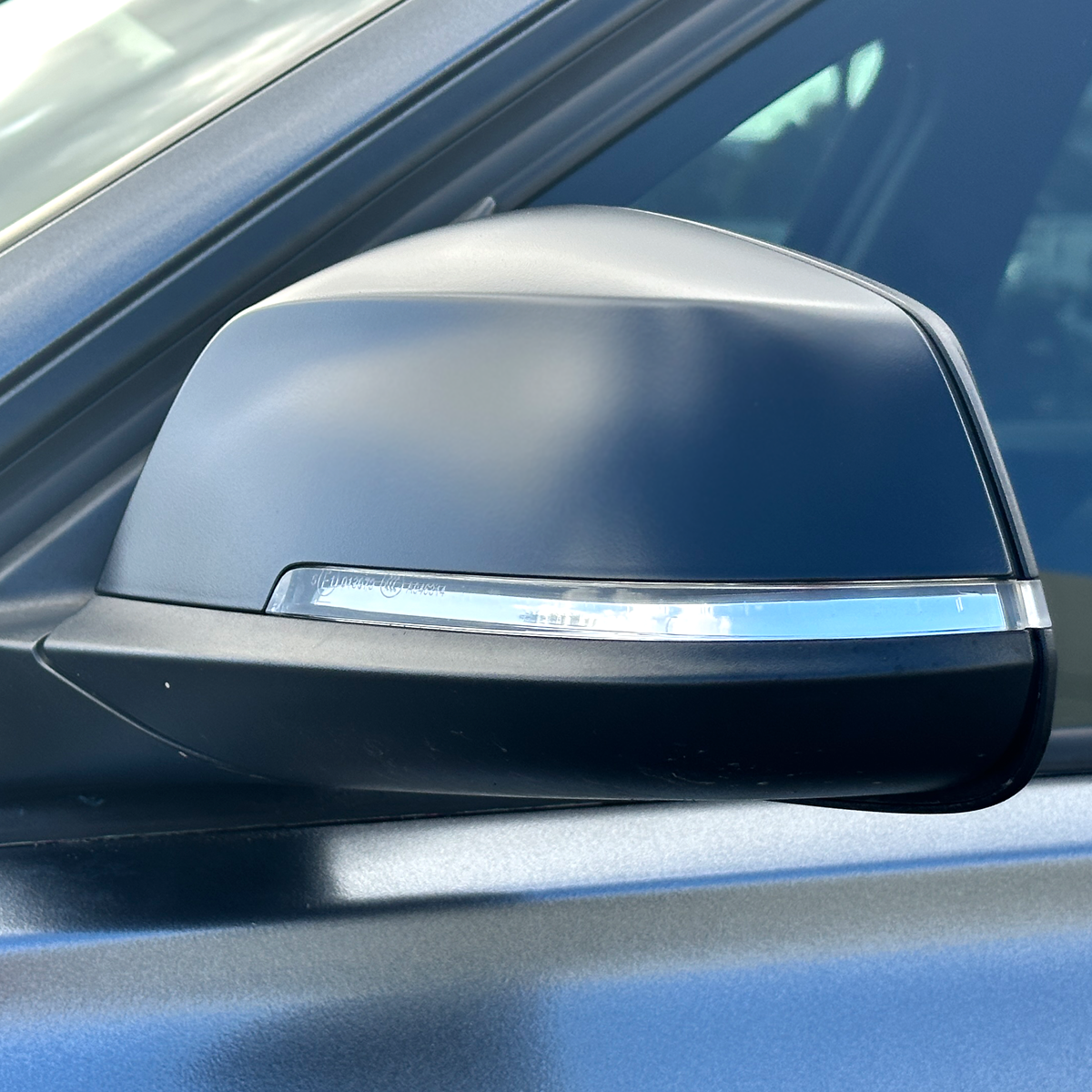 DipYourCar Luna One Aerosols in Satin Black Mirror finish, showing a sleek automotive aerosol spray can with reflective black surface.