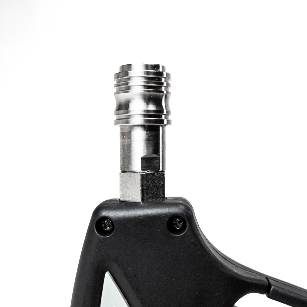 Blackline Car Care BLACKLINE® snub-nose pressure washer gun with ergonomic design and durable construction for effective cleaning.