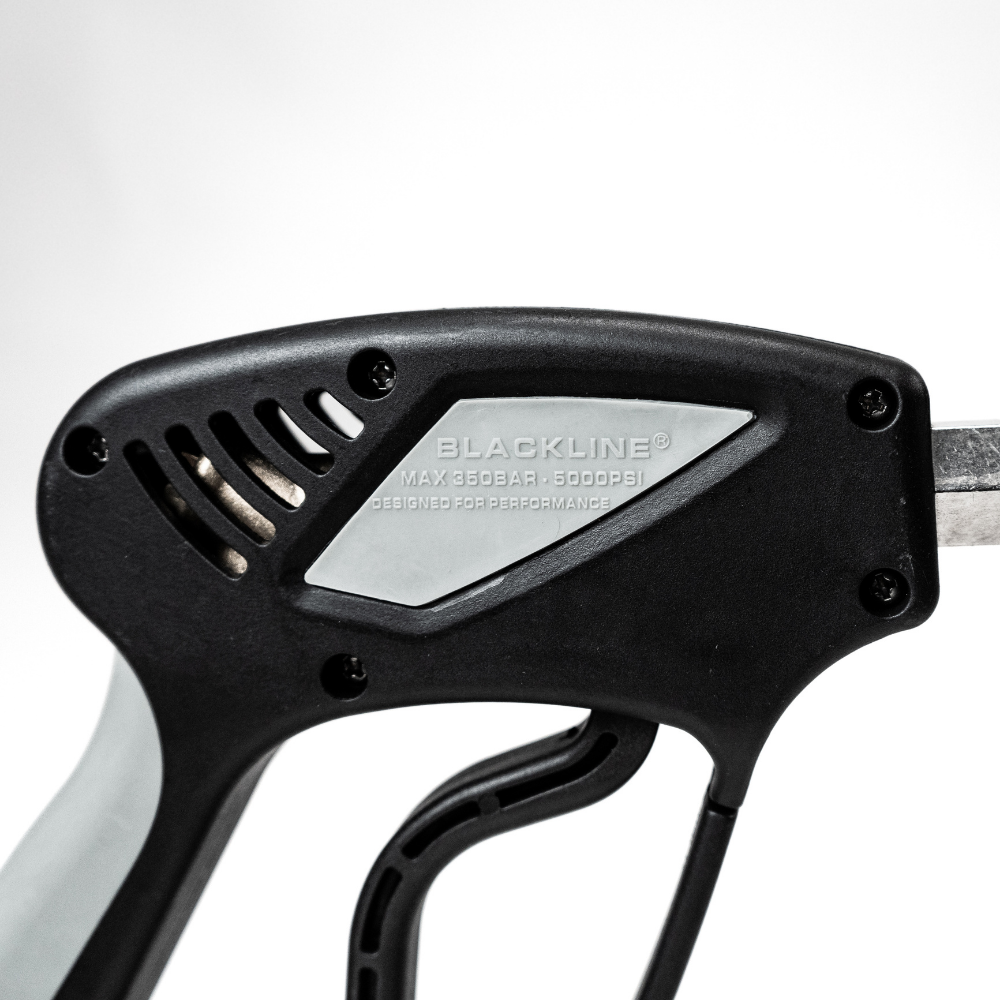 Blackline Car Care BLACKLINE® snub-nose pressure washer gun with trigger and grip for effective vehicle cleaning.