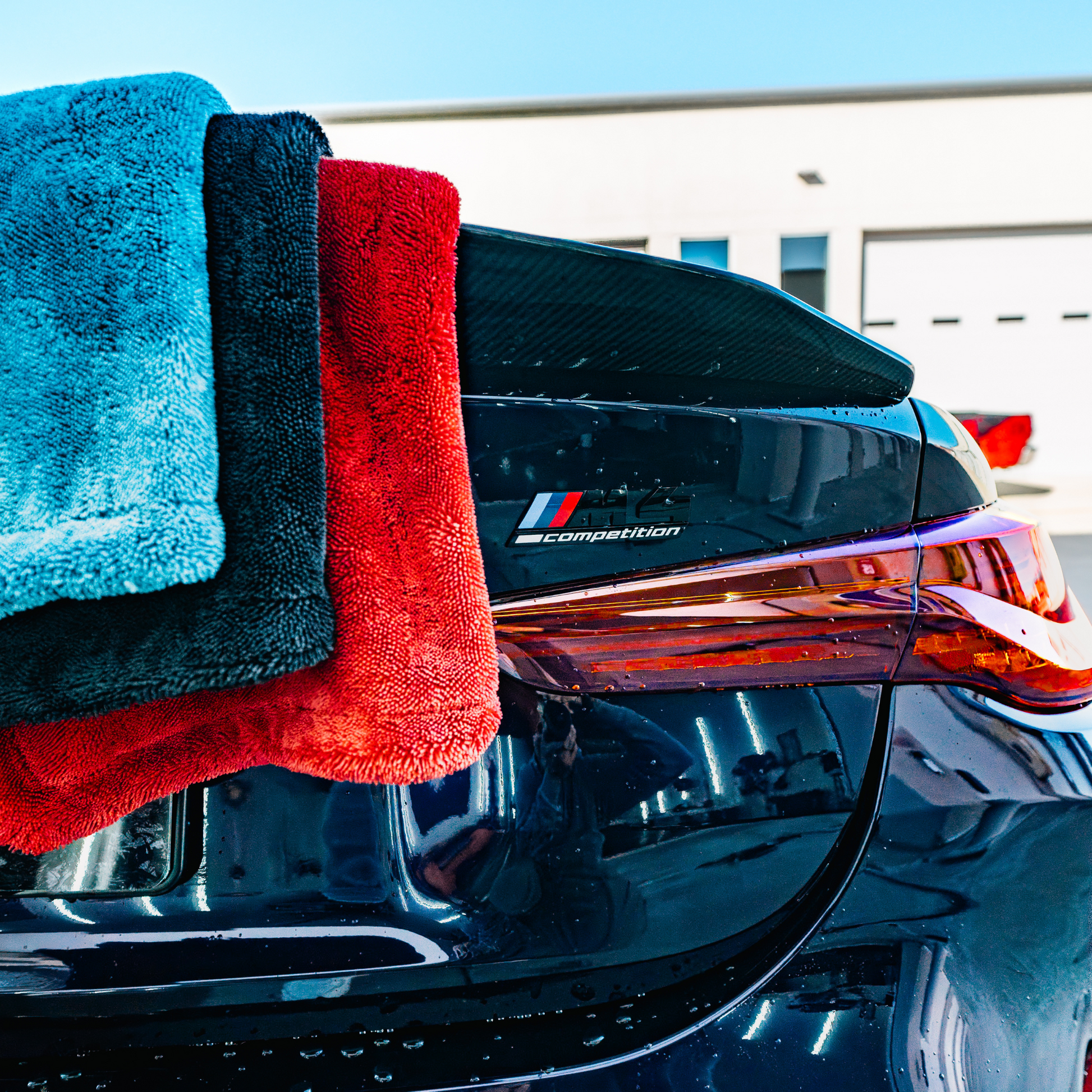 Blackline Car Care BLACKLINE® Twisted-Loop Drying Towel, a durable black drying towel with twisted-loop design for car drying.