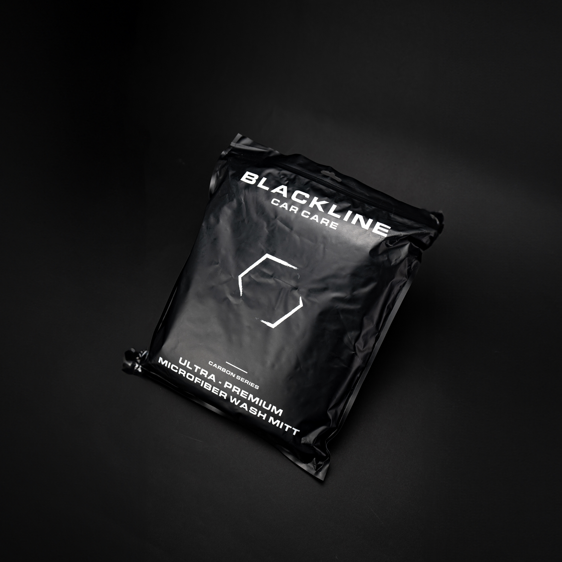 Blackline Car Care BLACKLINE® microfiber wash mitt for car cleaning, soft, durable, and ideal for gentle washing and detailing.