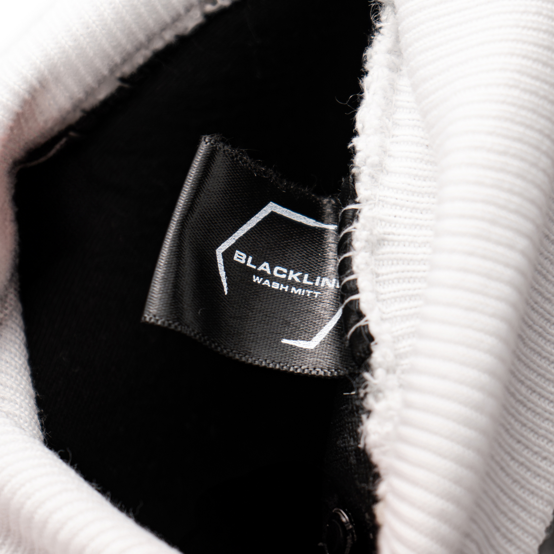 Blackline Car Care BLACKLINE® microfiber wash mitt for car cleaning, soft and durable for gentle washing on vehicle surfaces.