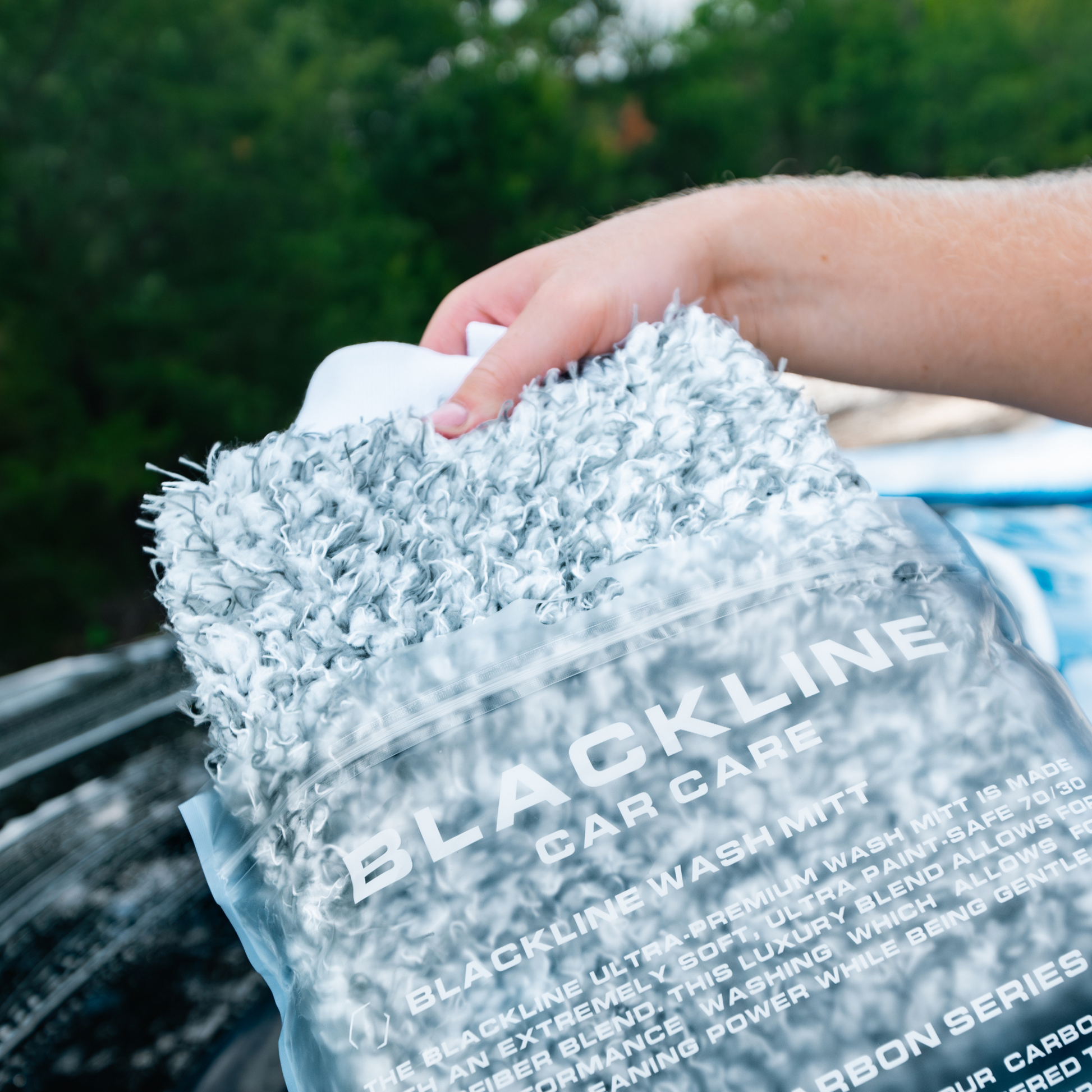 Blackline Car Care BLACKLINE® microfiber wash mitt for car cleaning, soft and absorbent for gentle washing.