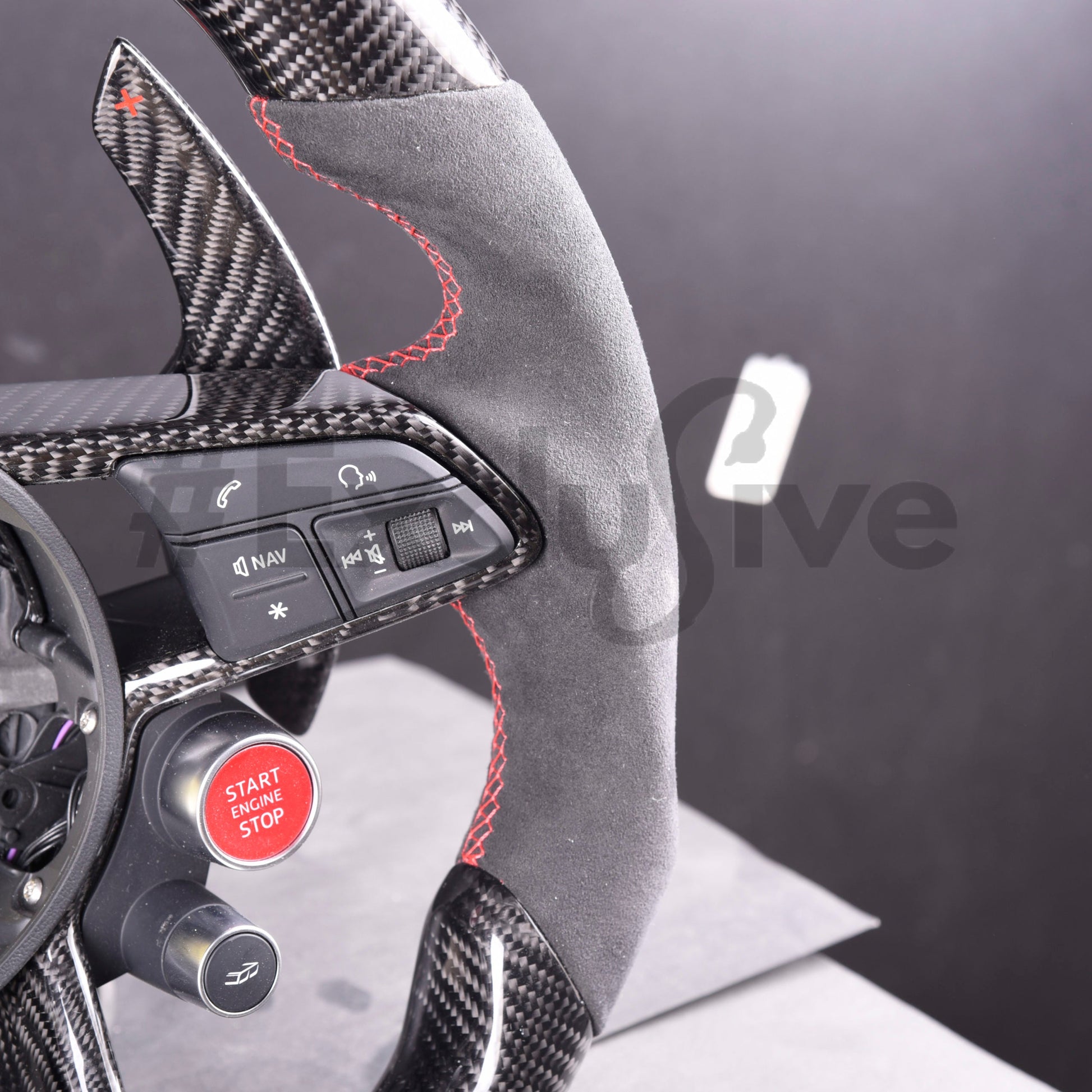 Exclusive Steering custom steering wheel for Audi R8 and TT models from 2016 to 2023, featuring premium leather and sporty design.
