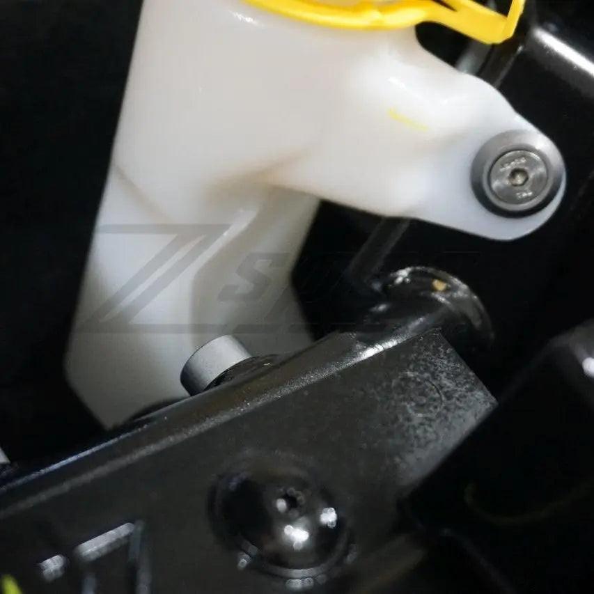 Stainless and billet ZSPEC "Stage 2" Dress Up Bolts® fastener kit on a 2020 Jeep Cherokee V6 engine for enhanced appearance.